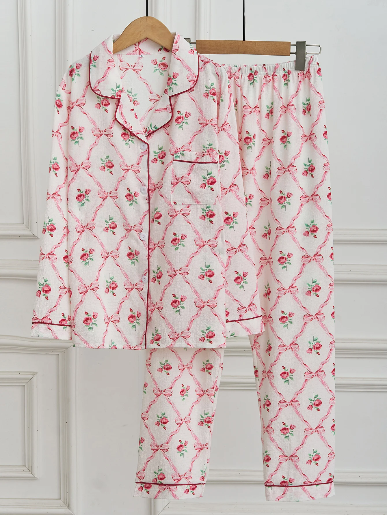 Women Rose Bow Lattice Print Pajamas Set Long Sleeve Button Down Shirt & Long Pants 2 Pieces Casual Soft Loungewear Sleepwear
Women Rose Bow Lattice Print Pajamas Set Long Sleeve Button Down Shirt & Long Pants 2 Pieces Casual Soft Loungewear Sleepwear
