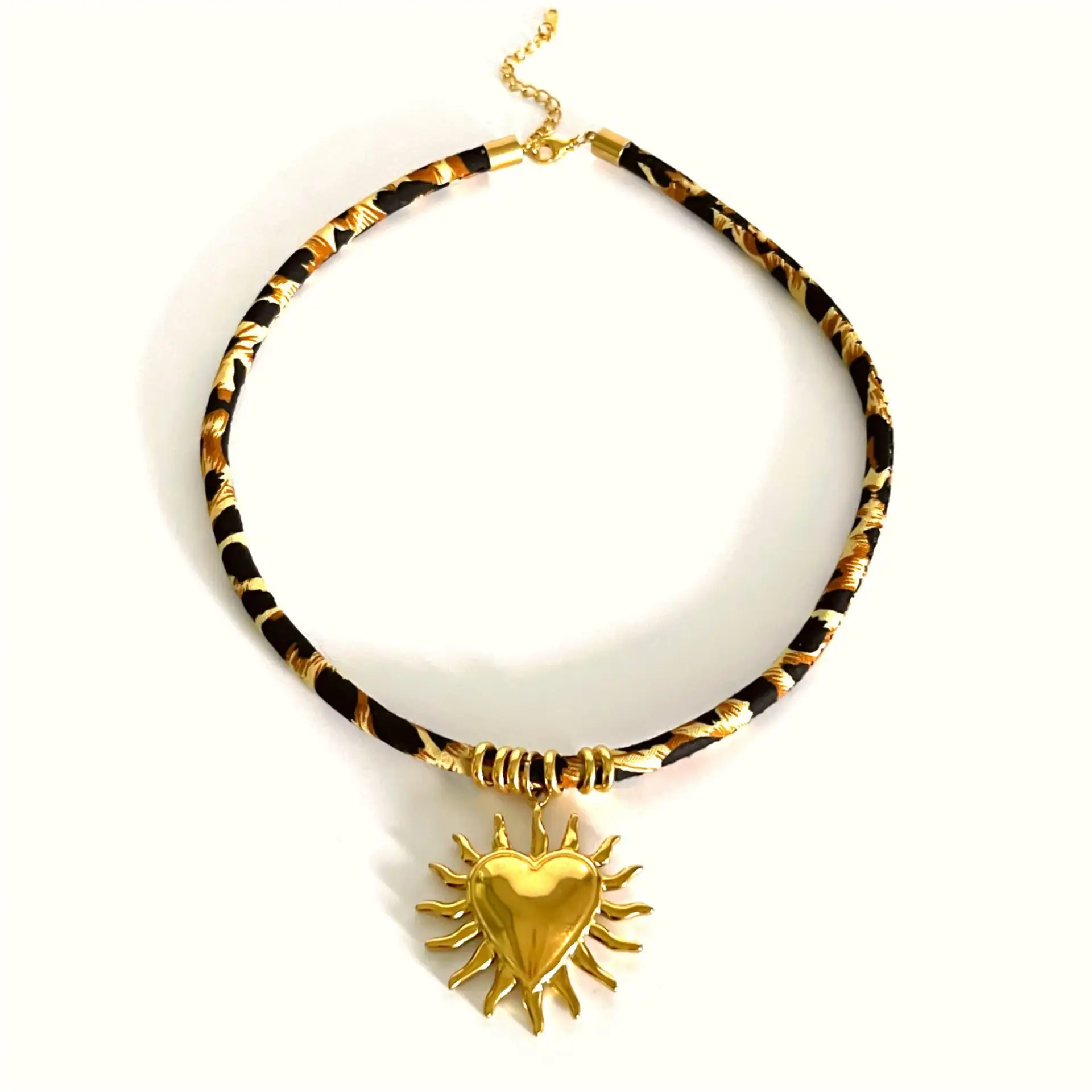 Leopard Velvet Rope Women's Design Jewelry Stainless Steel 18k Gold Plated Heart Sun Fish Pendant Necklace
Leopard Velvet Rope Women's Design Jewelry Stainless Steel 18k Gold Plated Heart Sun Fish Pendant Necklace