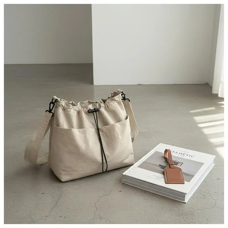 1PC Large Capacity Versatile Shoulder Bag For Women's Summer Popular Lightweight Crossbody Bag Minimalist Tote Handbag
1PC Large Capacity Versatile Shoulder Bag For Women's Summer Popular Lightweight Crossbody Bag Minimalist Tote Handbag