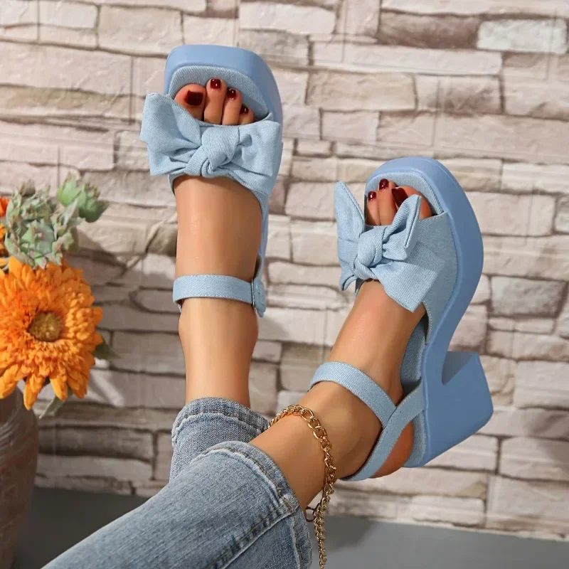 2025 Summer Women's Fashion Sandals Platform Bow Tie Buckle Strap Dress Sandals Chunky High Heel Shoes for Casual Party Outfits
2025 Summer Women's Fashion Sandals Platform Bow Tie Buckle Strap Dress Sandals Chunky High Heel Shoes for Casual Party Outfits