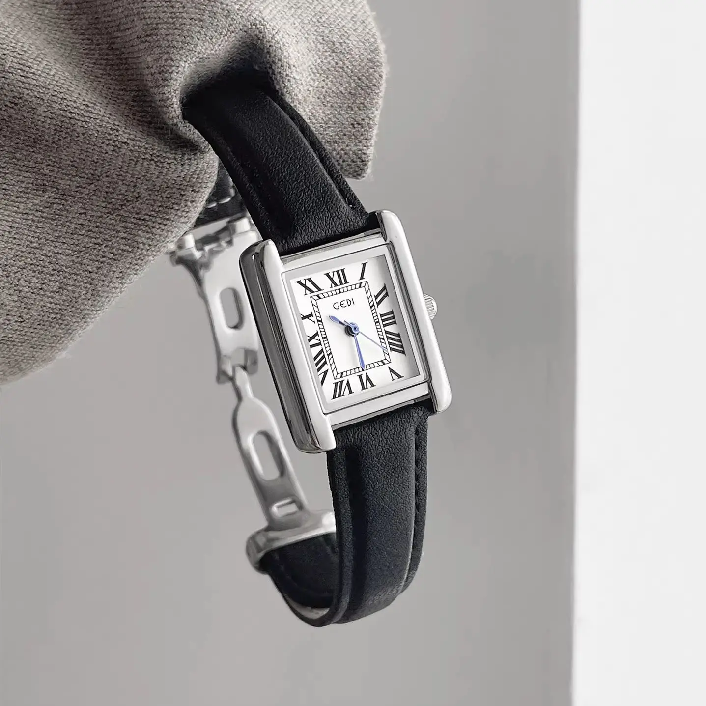 New Women's Watches Fashion Minimalist Personalized Square Small Dial Leather Watch Strap Quartz Ladies Watch Gift Promotion
New Women's Watches Fashion Minimalist Personalized Square Small Dial Leather Watch Strap Quartz Ladies Watch Gift Promotion