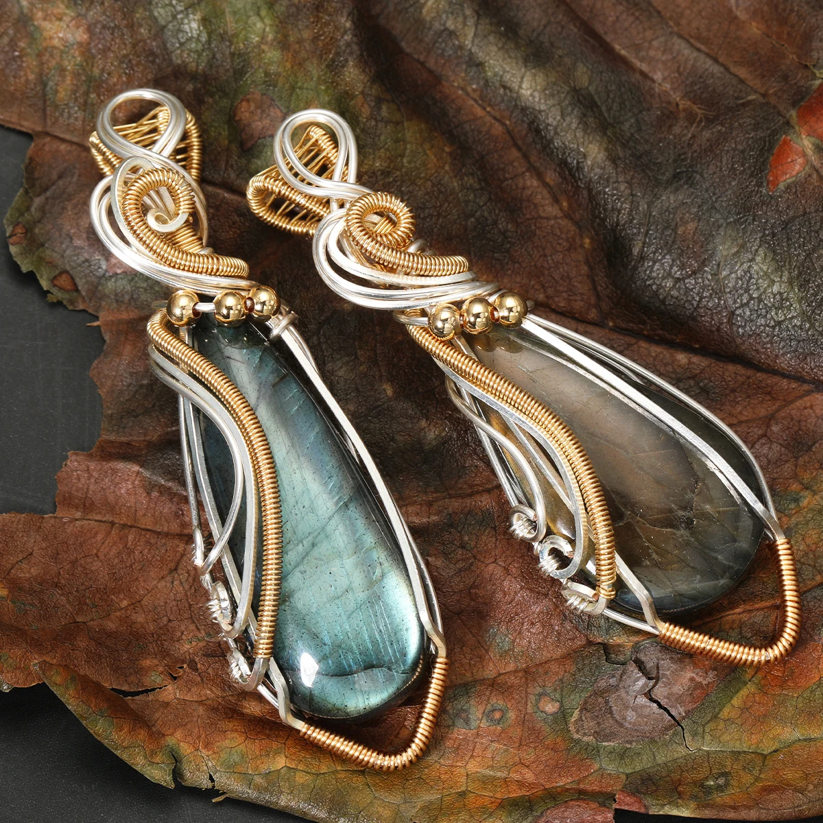 Labradorite Rainbow Moonstone Gemstone Pendant Copper Wire Wrapped Labradorite Jewelry Labradorite Necklace With Chain and Box
Labradorite Rainbow Moonstone Gemstone Pendant Copper Wire Wrapped Labradorite Jewelry Labradorite Necklace With Chain and Box