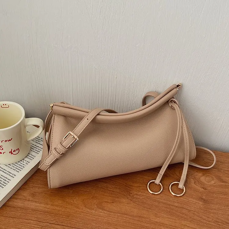 Женская роскошная сумка из мягкой кожи 2026 года, новинка, с драпировкой и завязками, элегантная, разноцветная, на плечо
Женская роскошная сумка из мягкой кожи 2026 года, новинка, с драпировкой и завязками, элегантная, разноцветная, на плечо