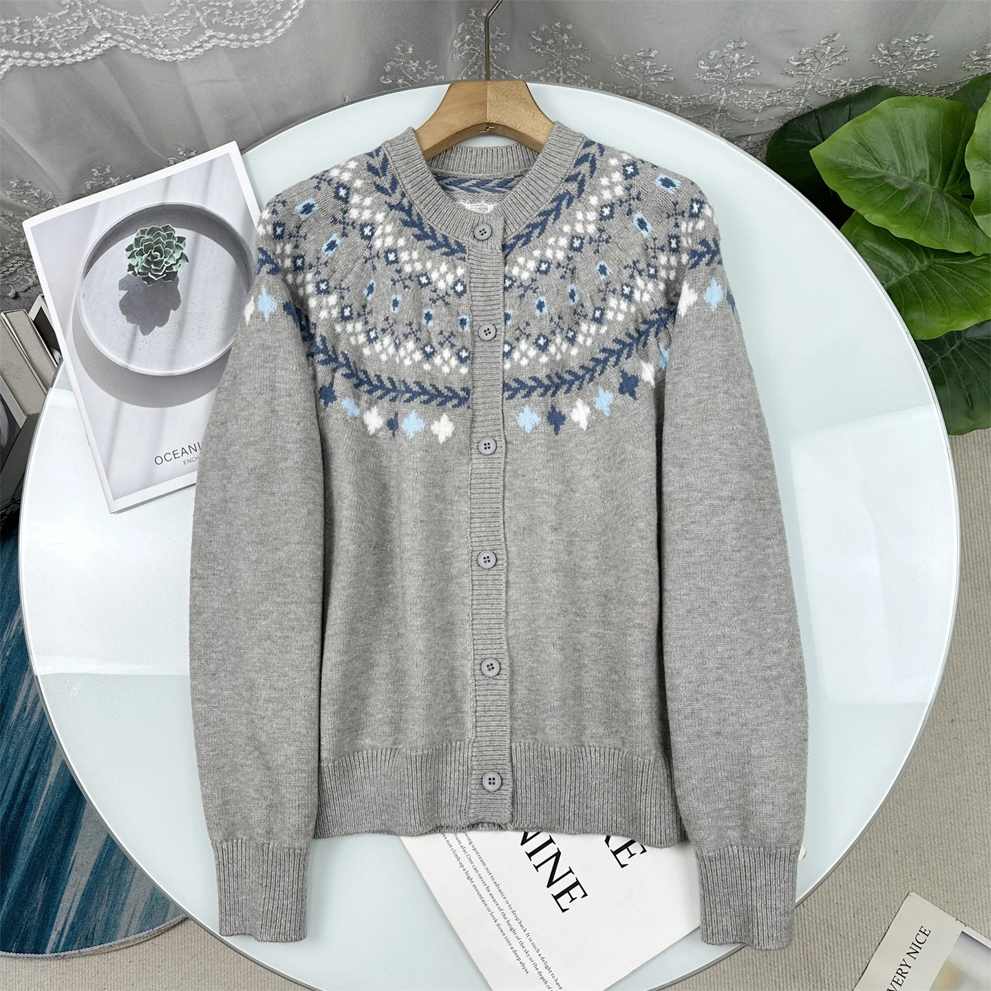 McSystem 2025 Autumn Winter Grey Knitted Cardigan Women's Style Island Texture Design Long Sleeve round Neck Buttoned Coat
McSystem 2025 Autumn Winter Grey Knitted Cardigan Women's Style Island Texture Design Long Sleeve round Neck Buttoned Coat