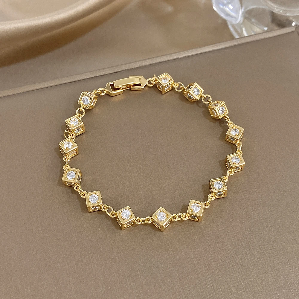 Minimalist Gold Color Stainless Steel Chain Bracelets Women Exquisite Shiny Square Cube Rhinestone Charm Bracelet Jewelry Gifts
Minimalist Gold Color Stainless Steel Chain Bracelets Women Exquisite Shiny Square Cube Rhinestone Charm Bracelet Jewelry Gifts