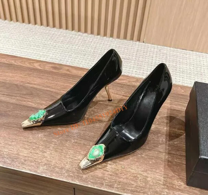 Abnomral Heeled Iron Metal Toe Head High Heels Fox Face Jewel Decoration New Plus Size Banquet Shoes for Women High Heels
Abnomral Heeled Iron Metal Toe Head High Heels Fox Face Jewel Decoration New Plus Size Banquet Shoes for Women High Heels