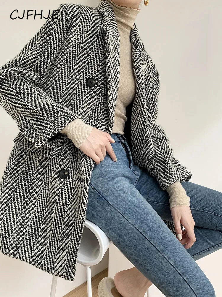 CJFHJE Vintage Thicken Lapel Ladies Blend Jackets Autumn Winter Striped Woolen Blazer Female Double Breasted Women Woolen Coat
CJFHJE Vintage Thicken Lapel Ladies Blend Jackets Autumn Winter Striped Woolen Blazer Female Double Breasted Women Woolen Coat