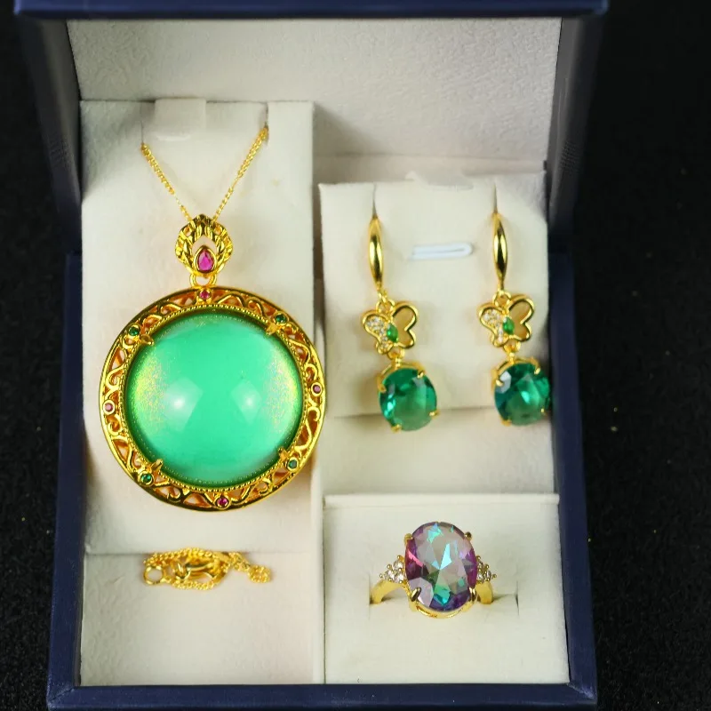 New High-ice Round Pendant, Classic Retro Three-piece Set
New High-ice Round Pendant, Classic Retro Three-piece Set