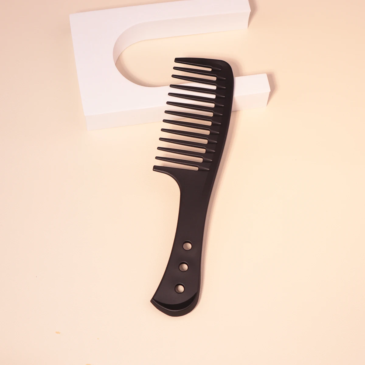 1pc Black professional wide tooth hair comb, anti-static entanglement, durable ABS plastic handle, special for real hair wigs
1pc Black professional wide tooth hair comb, anti-static entanglement, durable ABS plastic handle, special for real hair wigs