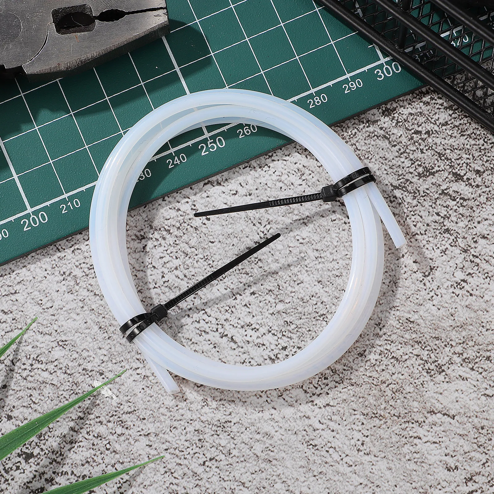 Трубка из ПТФЭ 104 см, аксессуары для 3D-принтеров, прозрачная пластиковая трубка, внутренний диаметр 2 мм, внешний диаметр 3 мм, термостойкая трубка для направляющей филамента 1,75 мм
Трубка из ПТФЭ 104 см, аксессуары для 3D-принтеров, прозрачная пластиковая трубка, внутренний диаметр 2 мм, внешний диаметр 3 мм, термостойкая трубка для направляющей филамента 1,75 мм