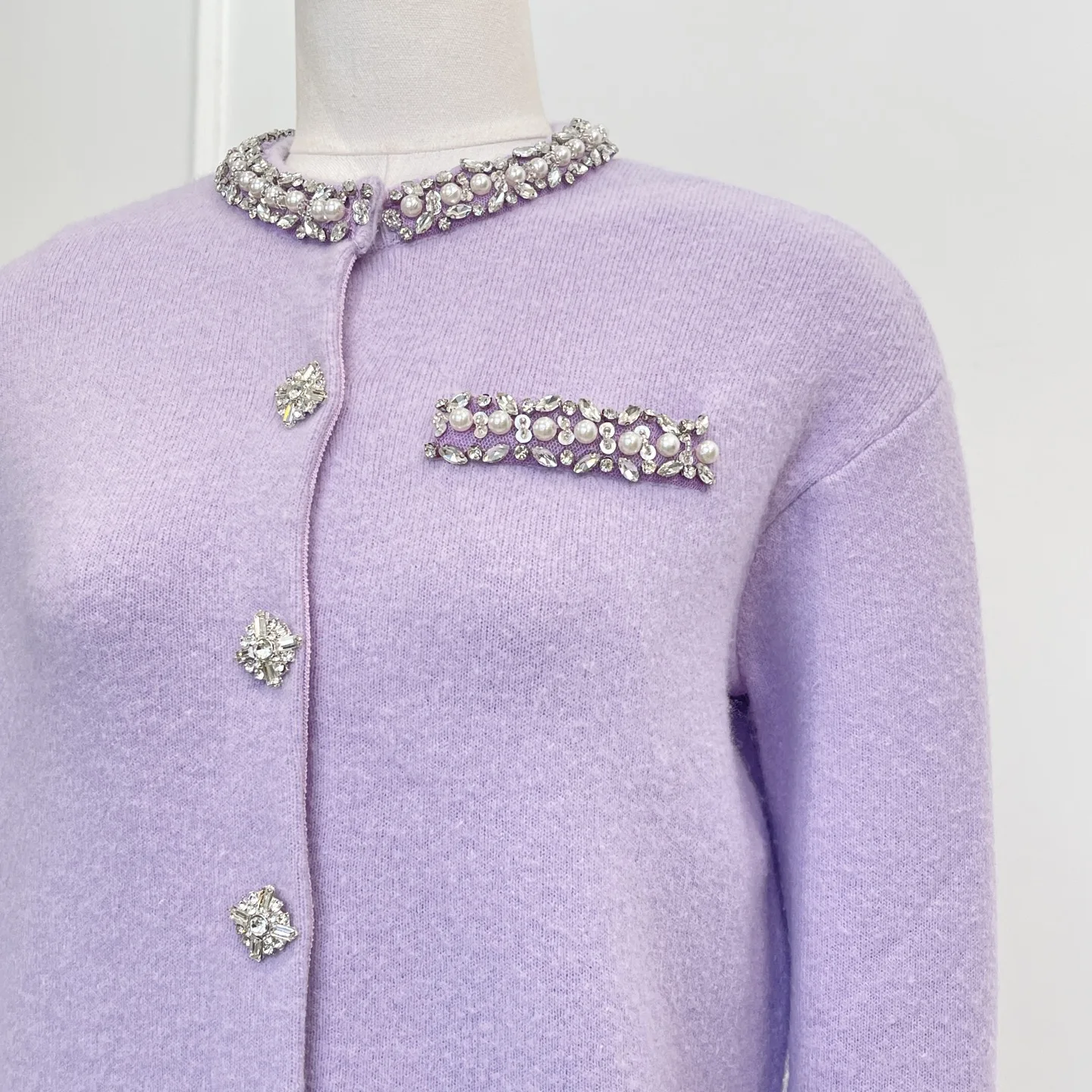 2025 Elegant Violet Purple Cardigan Tops and Knit Mini Skirt Women's Suits Set
2025 Elegant Violet Purple Cardigan Tops and Knit Mini Skirt Women's Suits Set