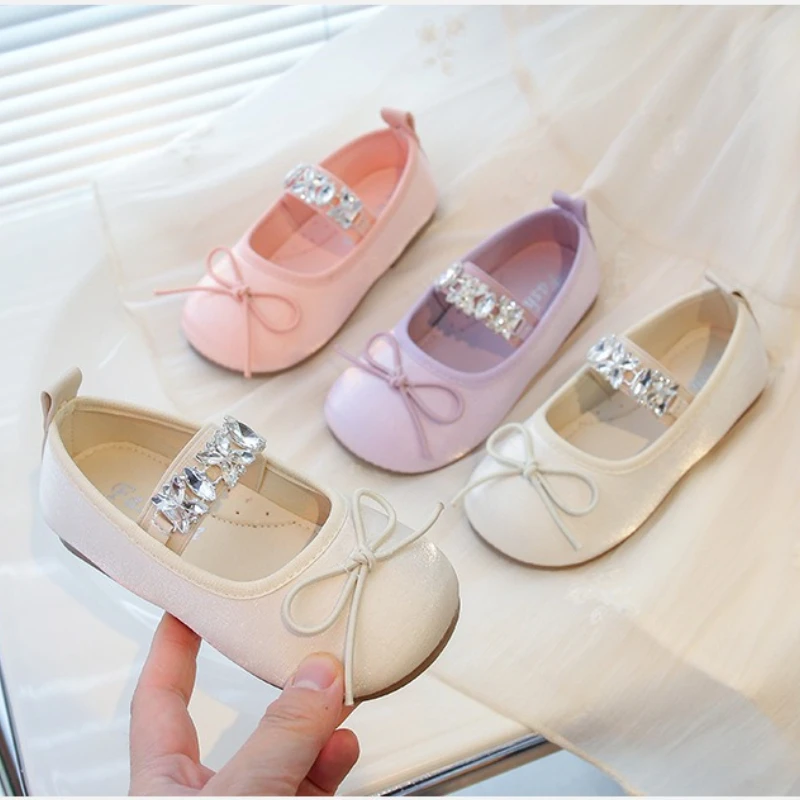 New Kid Leather Shoe 2025Autumn Water Diamond Princess Shoe Fashion Girl Shoe Kid Ballet Flat Shoes Light Soft Soled Kid Shoes
New Kid Leather Shoe 2025Autumn Water Diamond Princess Shoe Fashion Girl Shoe Kid Ballet Flat Shoes Light Soft Soled Kid Shoes
