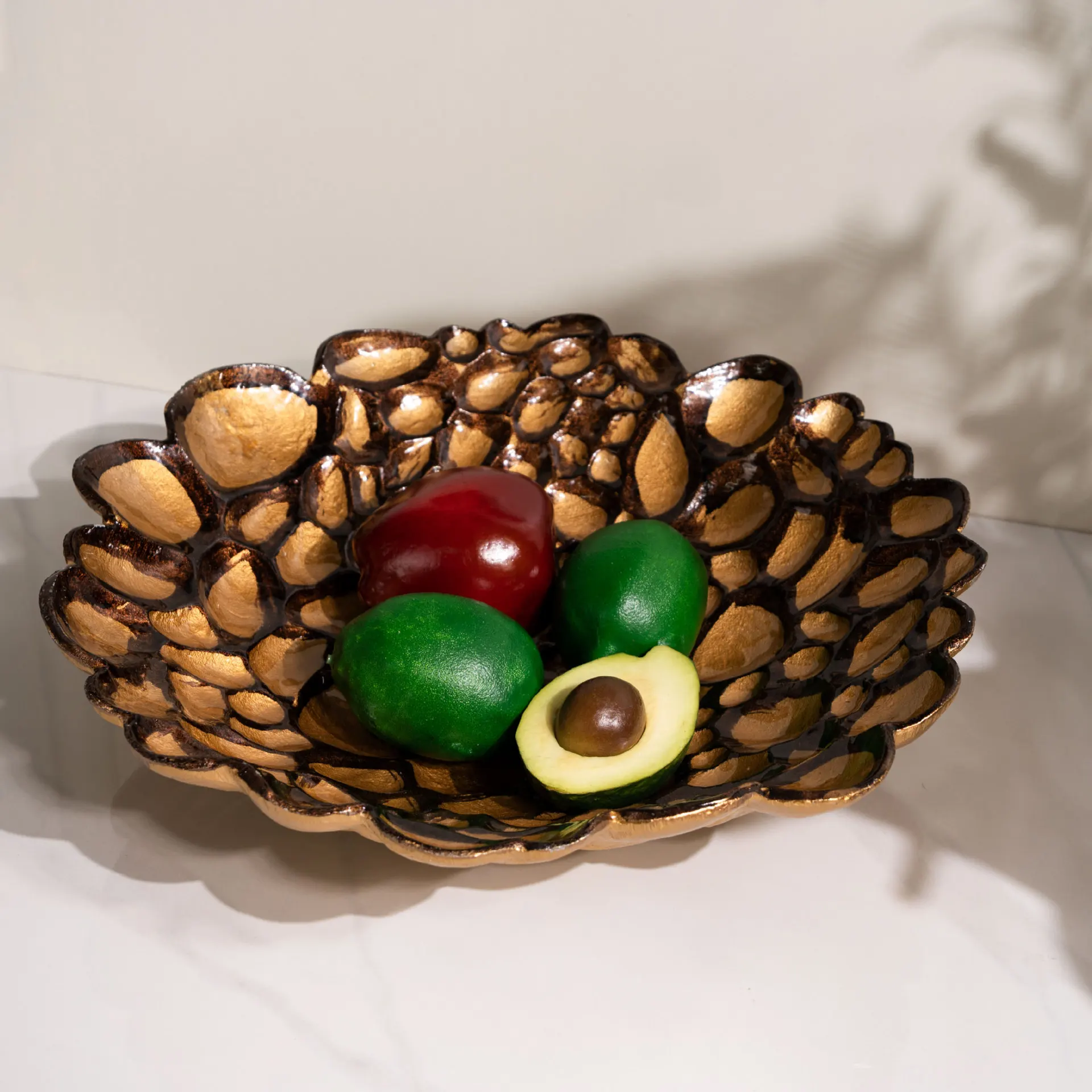 Modern Gold Leaf Vein Tray Metal Storage Organizer Fruit Plate Desktop Decor Living Room Dining Table Centerpiece Home Gift
Modern Gold Leaf Vein Tray Metal Storage Organizer Fruit Plate Desktop Decor Living Room Dining Table Centerpiece Home Gift