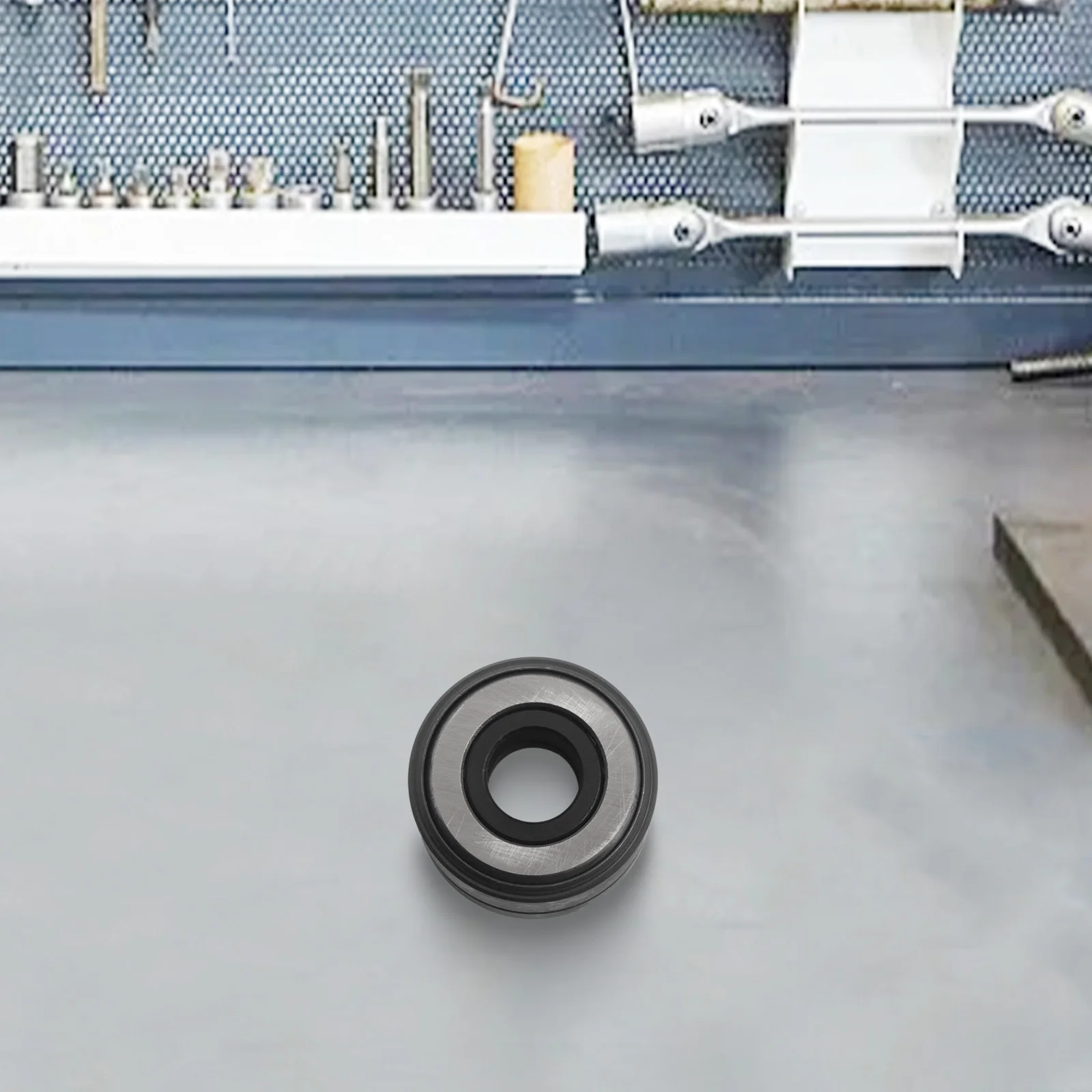 Инструмент для установки колесных шпилек с ручным приводом, предназначенный для использования в автомобилестроении, обеспечивает уверенность в безопасных условиях вождения после ремонта.
Инструмент для установки колесных шпилек с ручным приводом, предназначенный для использования в автомобилестроении, обеспечивает уверенность в безопасных условиях вождения после ремонта.