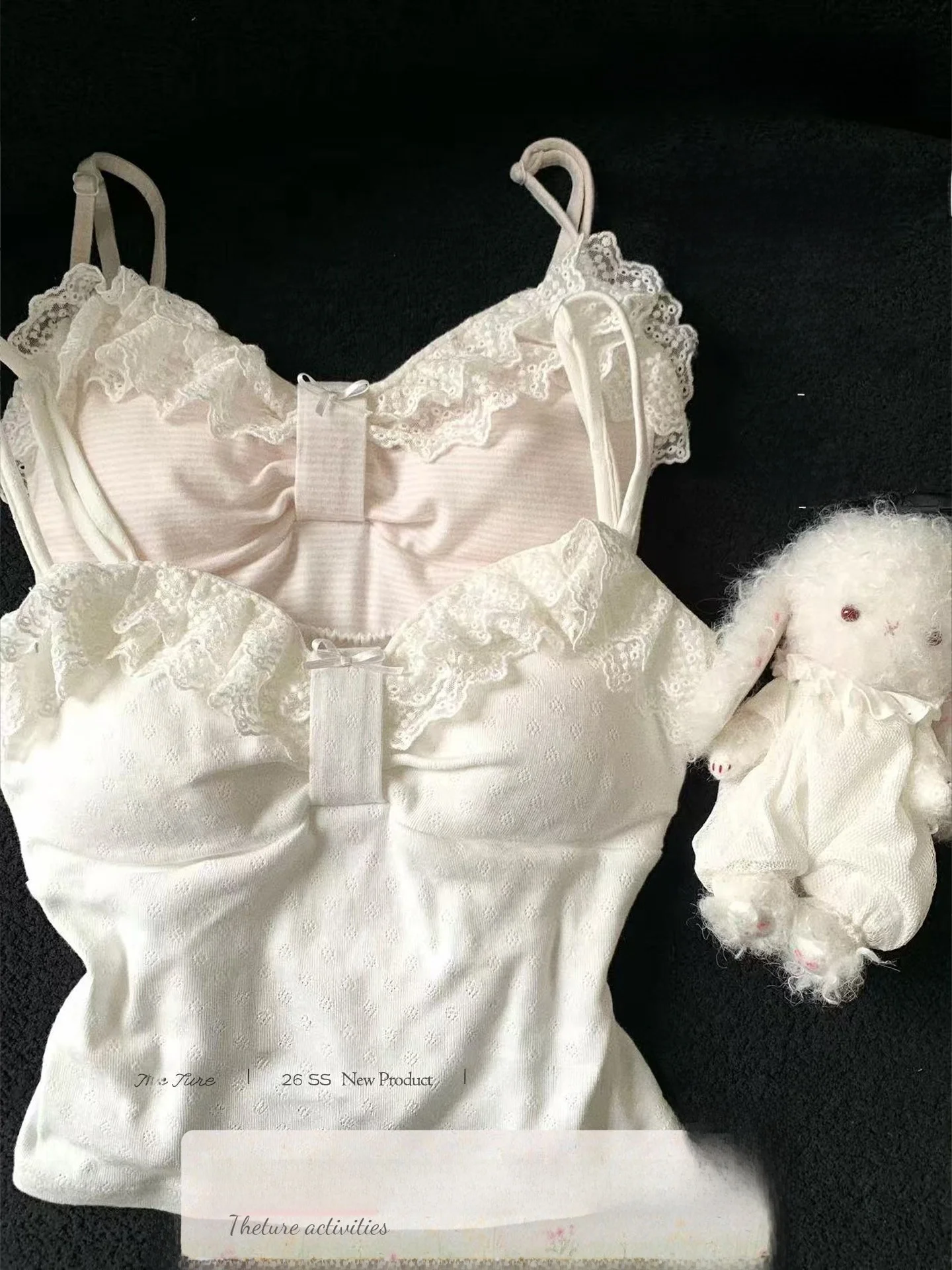 Lace Camisole Tank Top Women's Inner Wear with Chest Pad Pure Desire Style Short Length Spring Summer 2026 Fashion
Lace Camisole Tank Top Women's Inner Wear with Chest Pad Pure Desire Style Short Length Spring Summer 2026 Fashion