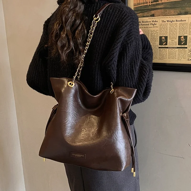 Vintage Dark Brown Oil Wax Leather Chain Shoulder Bag, Large Capacity Casual Tote Purse for Women Daily Work & Autumn Outfits
Vintage Dark Brown Oil Wax Leather Chain Shoulder Bag, Large Capacity Casual Tote Purse for Women Daily Work & Autumn Outfits