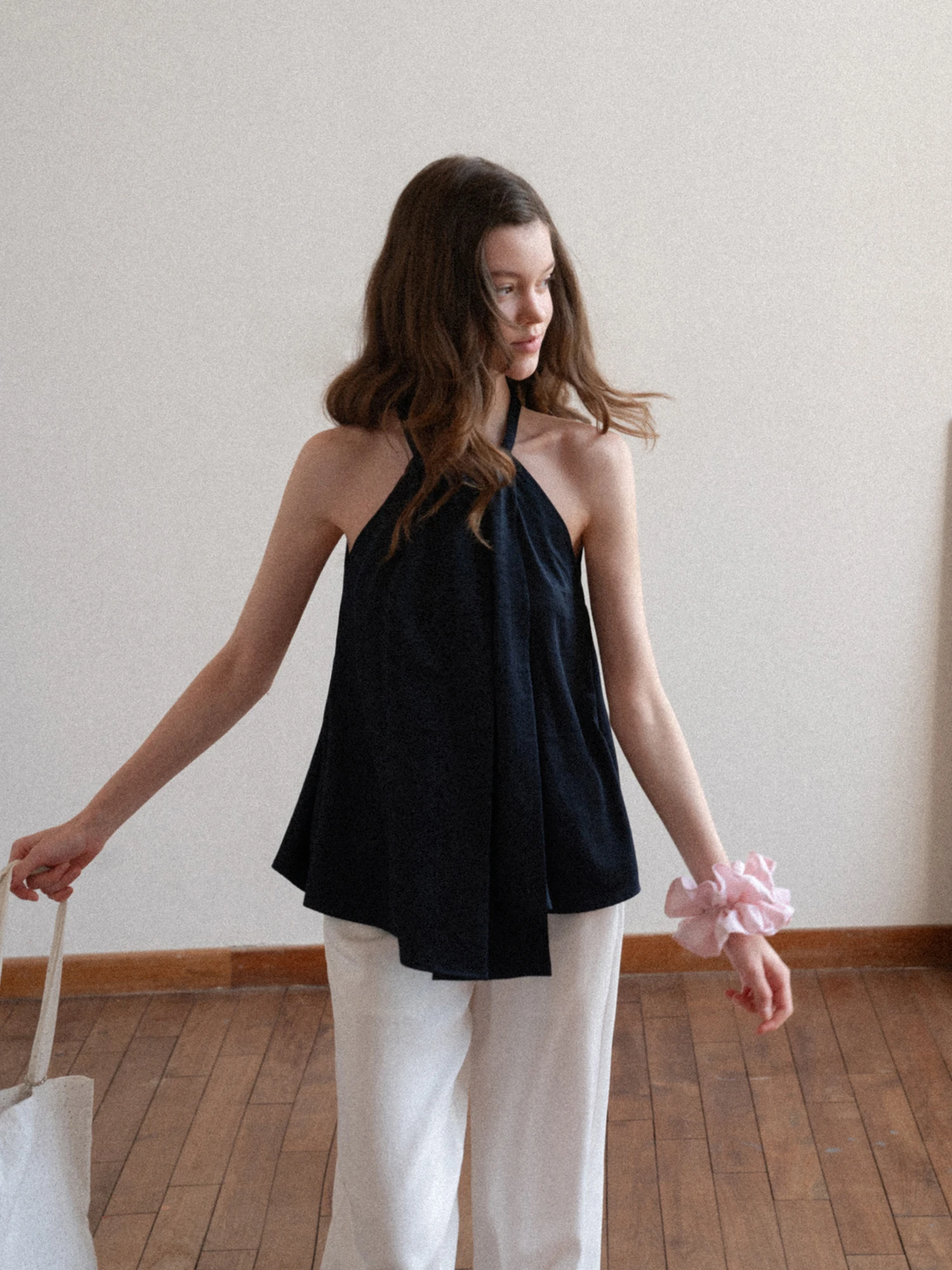 Eggka Summer Fashionable Slimming Loose Satin Strap Vest Women's Sleeveless Neck Hanging Belted Top round Neck Single Piece D...
Eggka Summer Fashionable Slimming Loose Satin Strap Vest Women's Sleeveless Neck Hanging Belted Top round Neck Single Piece D...