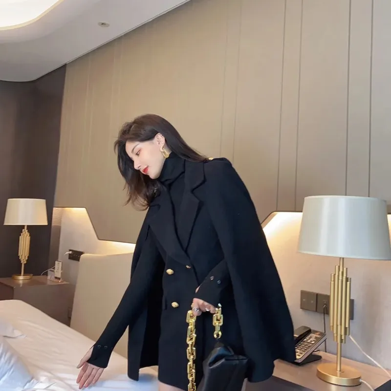 Black Cape Shawl Coat Women Autumn Winter Fashion Double Breasted Woolen Jacket Poncho Femme Casual Female Overcoat
Black Cape Shawl Coat Women Autumn Winter Fashion Double Breasted Woolen Jacket Poncho Femme Casual Female Overcoat