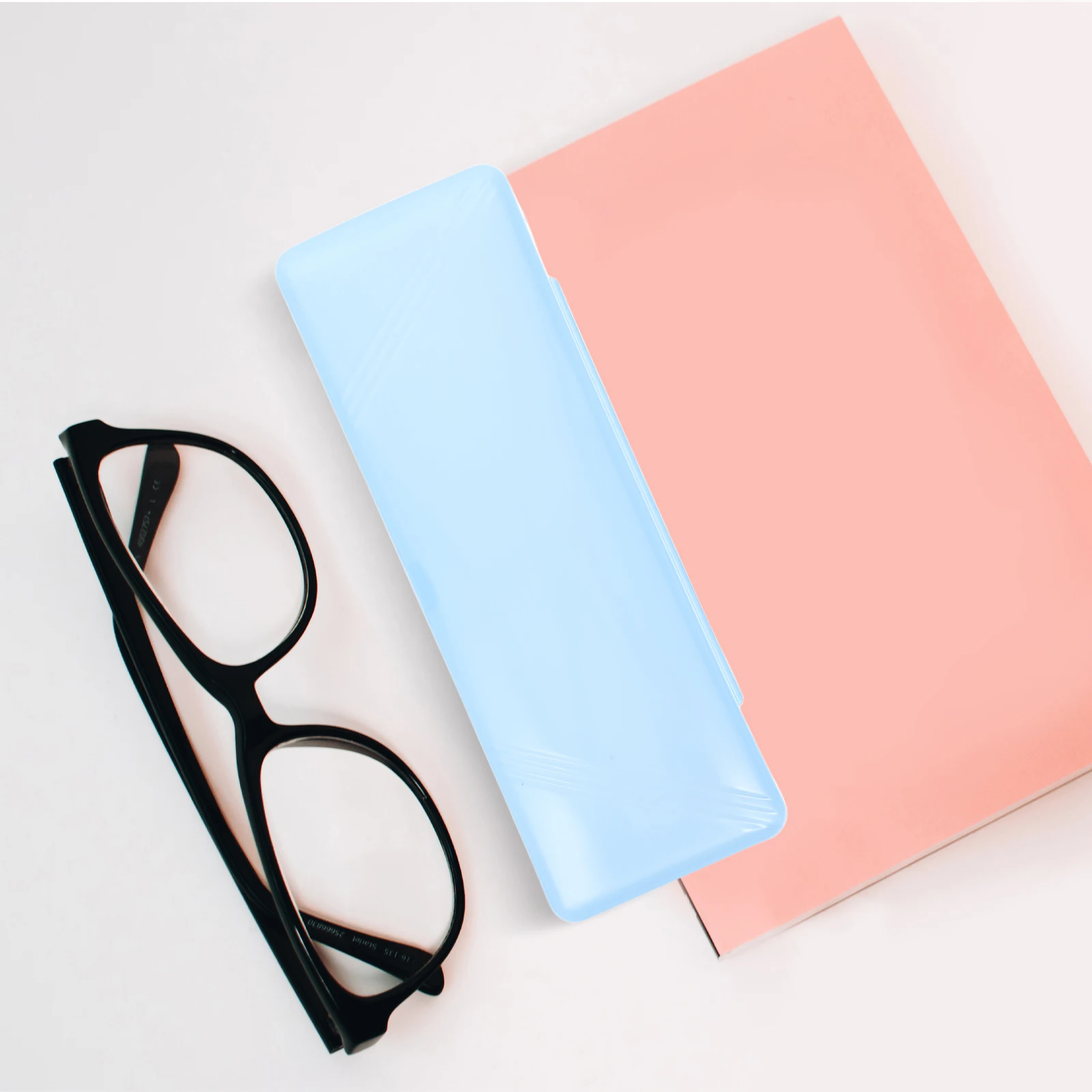 5pcs Portable Plastic Eyeglasses Box Anti-pressure Glasses Case Transparent Sunglasse Protectors for Man Woman (Sky-blue)
5pcs Portable Plastic Eyeglasses Box Anti-pressure Glasses Case Transparent Sunglasse Protectors for Man Woman (Sky-blue)