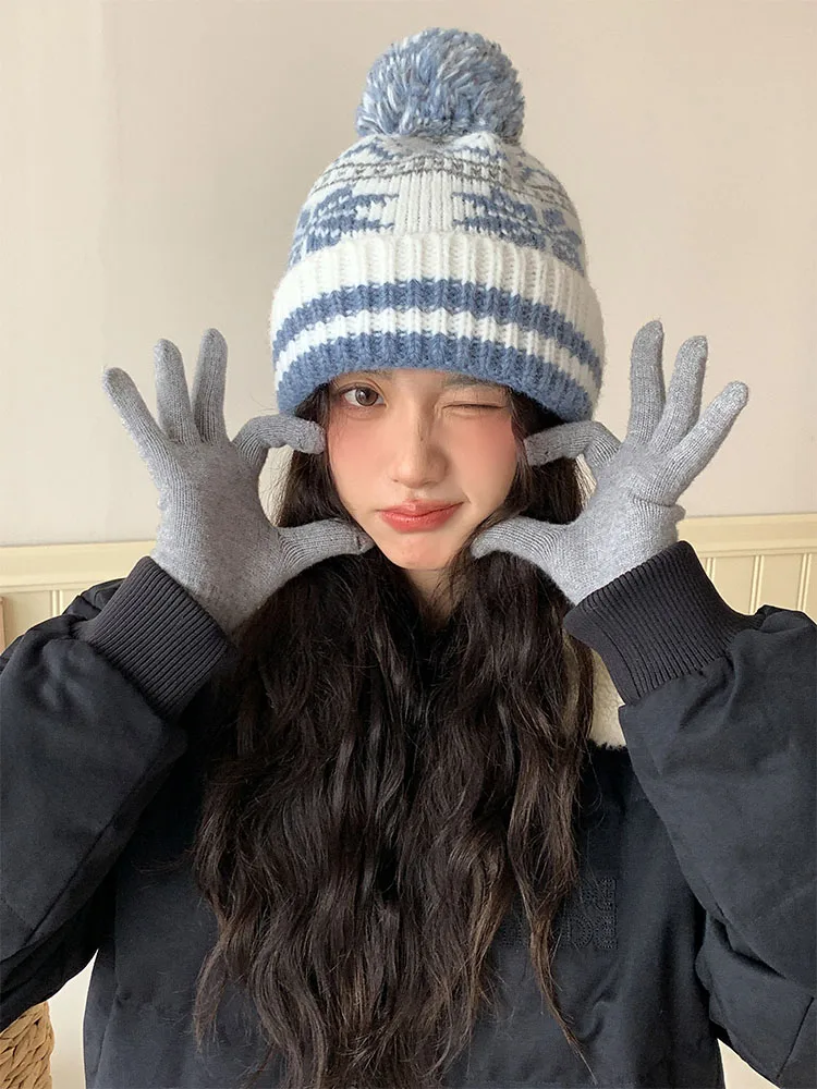 Ins Retro Snowflake Jacquard Knitted Beanies Cap for Women Winter Thickened Warm Fashion Pullover Christmas Pom Pom Hat Skullies
Ins Retro Snowflake Jacquard Knitted Beanies Cap for Women Winter Thickened Warm Fashion Pullover Christmas Pom Pom Hat Skullies