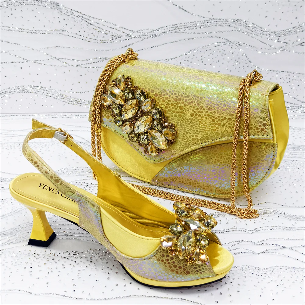 Summer Gold Glitter Fabric Pointed Toe High Heels With A Variety Of Shapes Of Rhinestones Fashion Party Ladies Shoes And Bag
Summer Gold Glitter Fabric Pointed Toe High Heels With A Variety Of Shapes Of Rhinestones Fashion Party Ladies Shoes And Bag