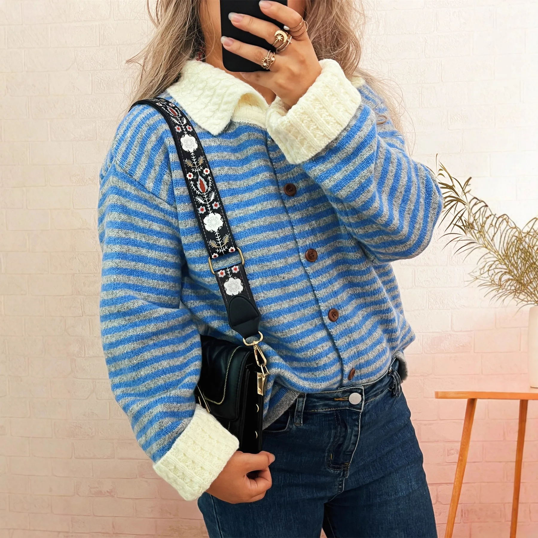 Casual Splicing Knit Sweater Women Street Single Breasted O-neck Full Sleeve Loose Open Stitch Female 2025 Autumn Lady Knitwear
Casual Splicing Knit Sweater Women Street Single Breasted O-neck Full Sleeve Loose Open Stitch Female 2025 Autumn Lady Knitwear