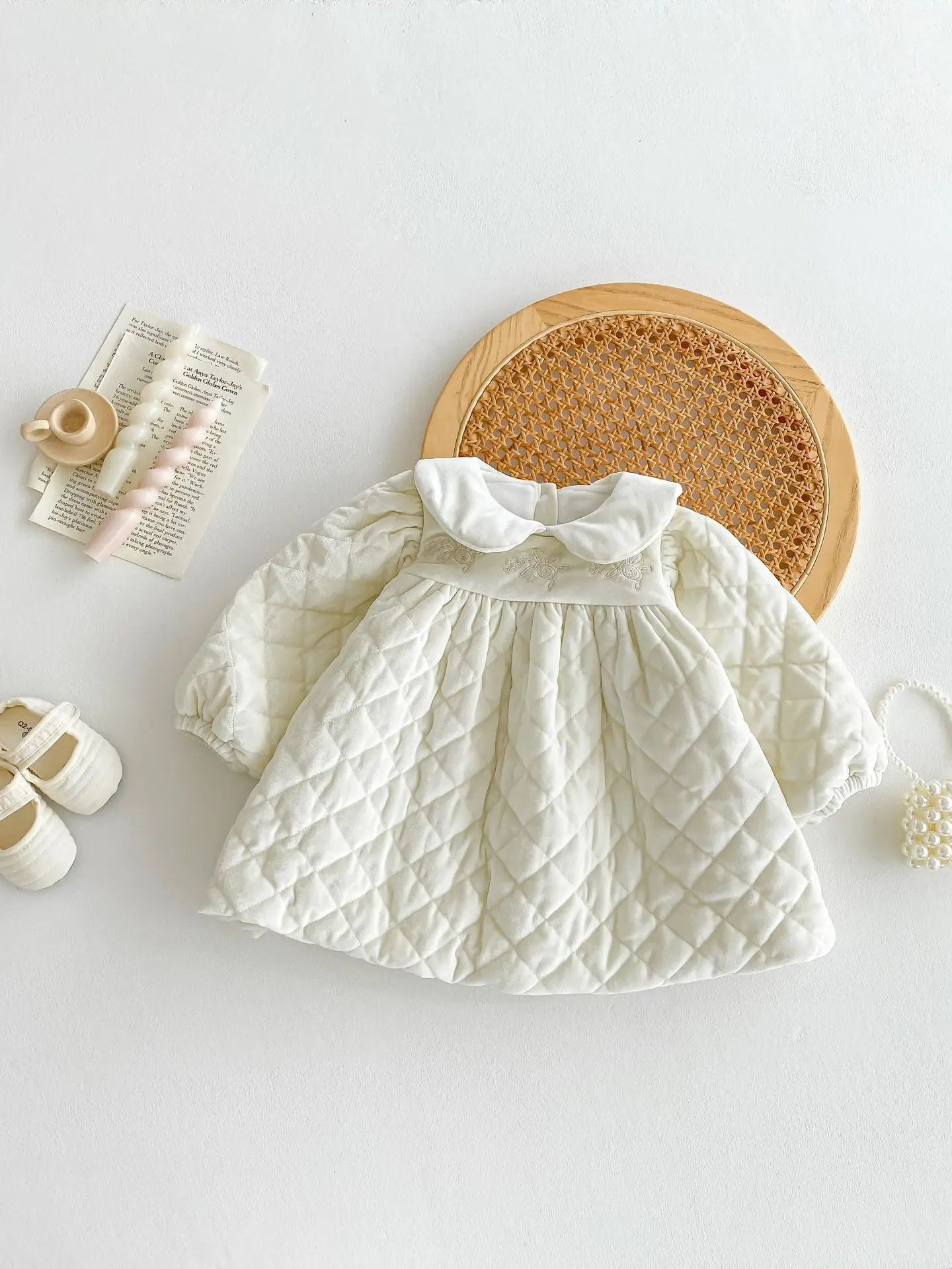 2024 Winter New Baby Girls Cute Peter Pan Collar Warm Dress Plus Velvet Thick Infant Sweet Princess Dress Children Padded Dress
2024 Winter New Baby Girls Cute Peter Pan Collar Warm Dress Plus Velvet Thick Infant Sweet Princess Dress Children Padded Dress