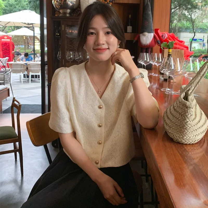 Half Sleeve Vintage Short Small Spring Coat Jacket Women V Neck Metal Button Crop Top Straight Outerwears Woman Female 2025
Half Sleeve Vintage Short Small Spring Coat Jacket Women V Neck Metal Button Crop Top Straight Outerwears Woman Female 2025