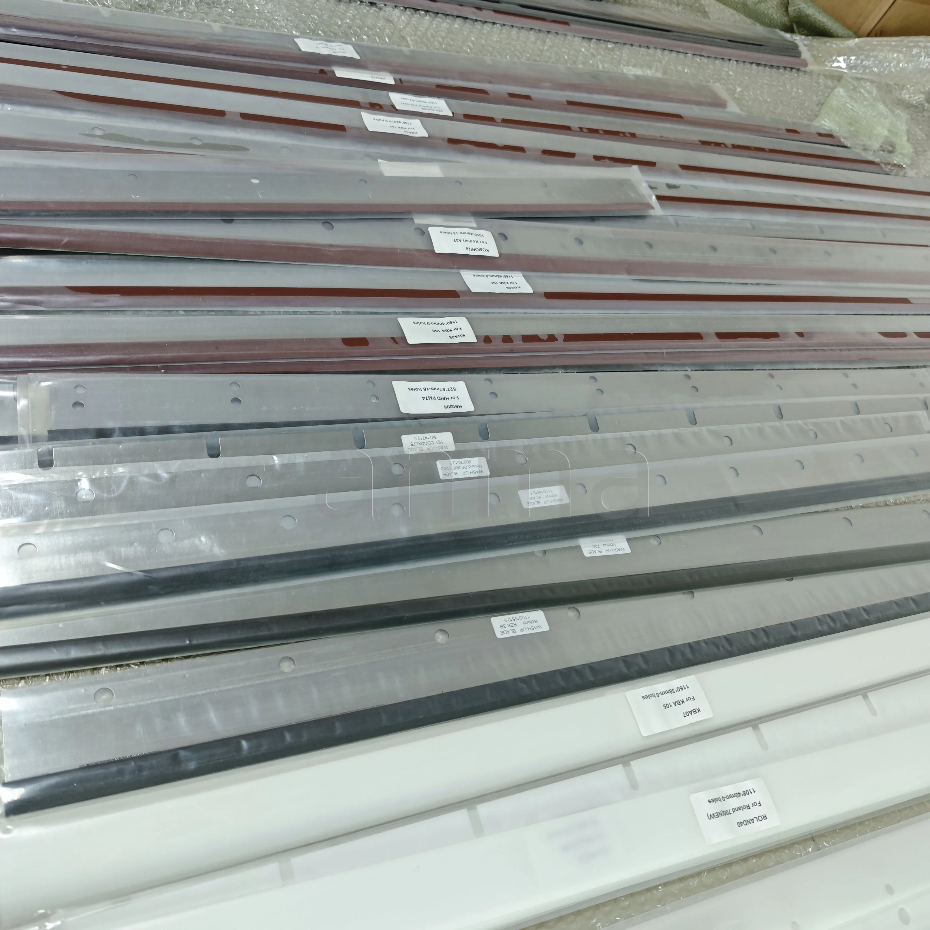 5 шт. лезвий для очистки печатных форм длиной 847 мм для печатных машин Heidelberg CD74/XL75, 847*47*0.5 мм
5 шт. лезвий для очистки печатных форм длиной 847 мм для печатных машин Heidelberg CD74/XL75, 847*47*0.5 мм