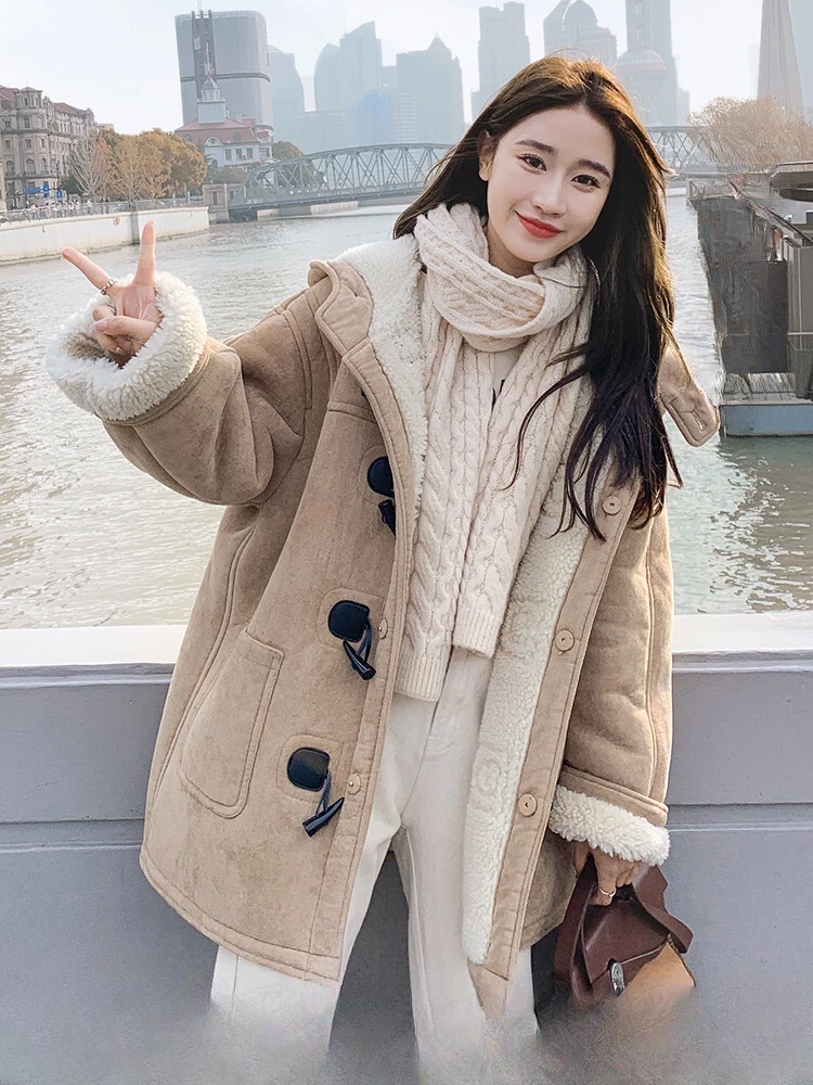 Faux Fur Locomotive Retro Riding Winter Women's Jacket Long-Sleeved Suede Lapel Padded Warm Zip Chic Female Coat Tops 2023 B15
Faux Fur Locomotive Retro Riding Winter Women's Jacket Long-Sleeved Suede Lapel Padded Warm Zip Chic Female Coat Tops 2023 B15