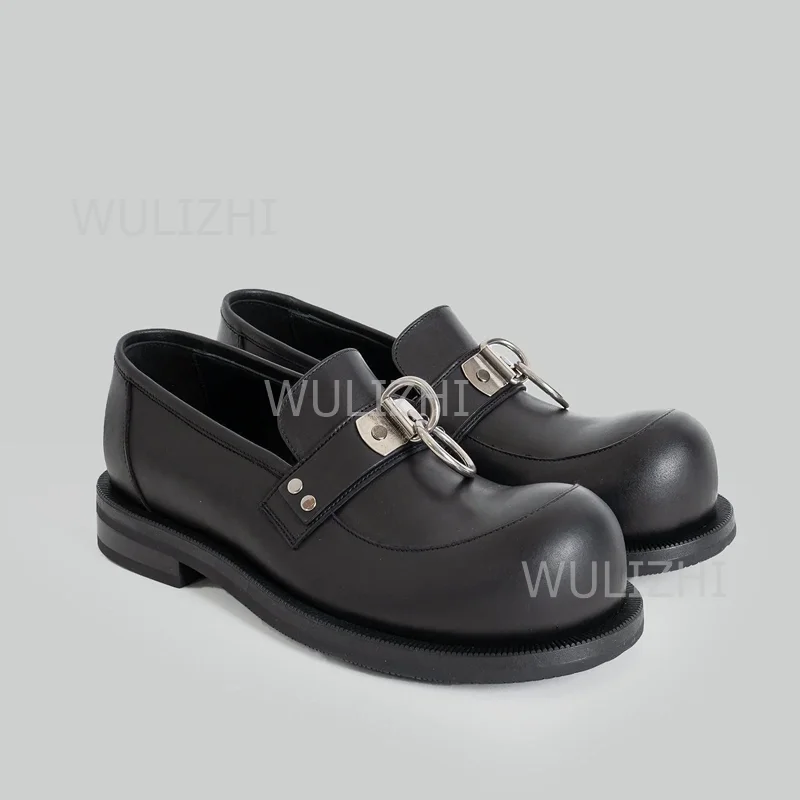 Black Metal Big Head Derby Shoes Men Genuine Leather Flat Sole Casual Sneakers Oxfords Low Heel Round Head Summer Sports Shoes
Black Metal Big Head Derby Shoes Men Genuine Leather Flat Sole Casual Sneakers Oxfords Low Heel Round Head Summer Sports Shoes