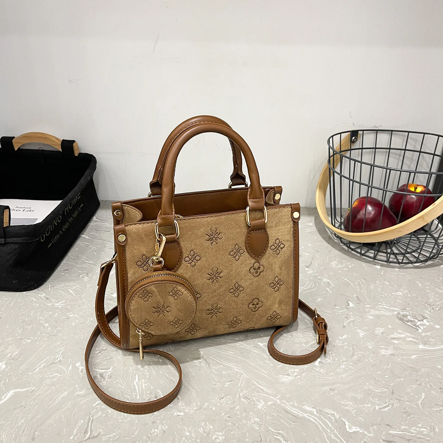 Classic Vintage Embossed Mini Tote Bag, Trendy Versatile Crossbody Handbag with Detachable Coin Purse & Top Handle
Classic Vintage Embossed Mini Tote Bag, Trendy Versatile Crossbody Handbag with Detachable Coin Purse & Top Handle