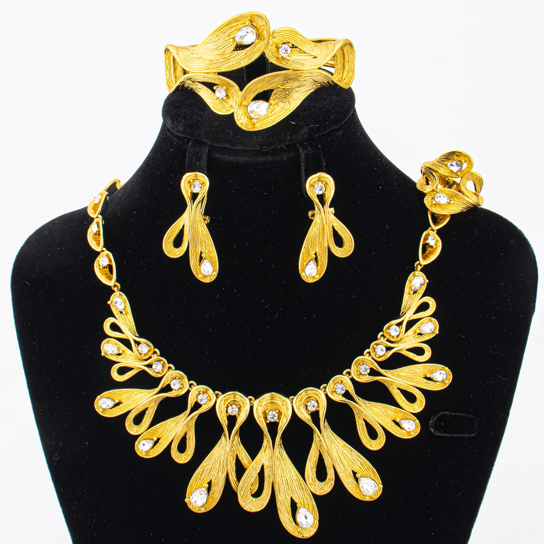 Elegant Gold Plated Jewelry Set 4Pcs with Bracelet Ring Earrings Necklace for Women Mother's Day Gift Party Accessories
Elegant Gold Plated Jewelry Set 4Pcs with Bracelet Ring Earrings Necklace for Women Mother's Day Gift Party Accessories