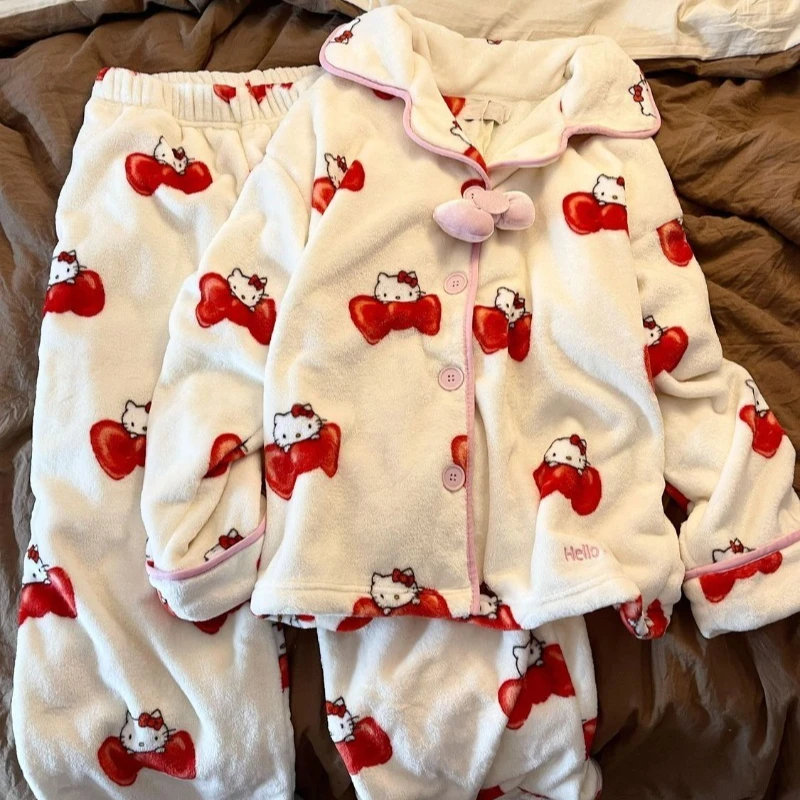 Модные повседневные простые милые фланелевые пижамы Hello Kitty с героями мультфильмов для девочек, теплый удобный комплект домашней одежды на осень и зиму
Модные повседневные простые милые фланелевые пижамы Hello Kitty с героями мультфильмов для девочек, теплый удобный комплект домашней одежды на осень и зиму