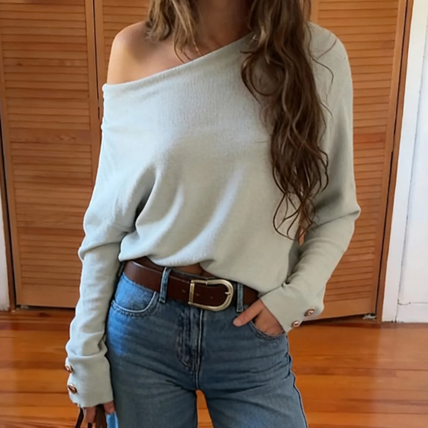 Осенне-зимний свободный свитер с наклонным воротником и открытыми плечами, с длинными рукавами, темпераментный однотонный свитер для пикантной девушки
Осенне-зимний свободный свитер с наклонным воротником и открытыми плечами, с длинными рукавами, темпераментный однотонный свитер для пикантной девушки