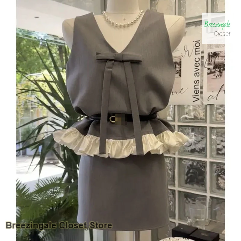 Korean version of the design sense of contrast suit bow top three-piece women's summer new fashion temperament short skirt set.
Korean version of the design sense of contrast suit bow top three-piece women's summer new fashion temperament short skirt set.