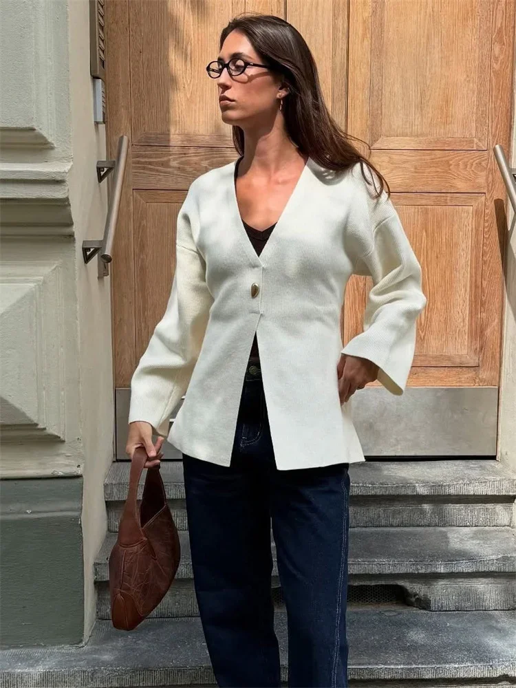 White Knitwear Sweater Cardigan Female Elegant V-Neck Commute Solid Long Sleeve Slim Outwear Women's Knit Cardigan Coat 2025
White Knitwear Sweater Cardigan Female Elegant V-Neck Commute Solid Long Sleeve Slim Outwear Women's Knit Cardigan Coat 2025