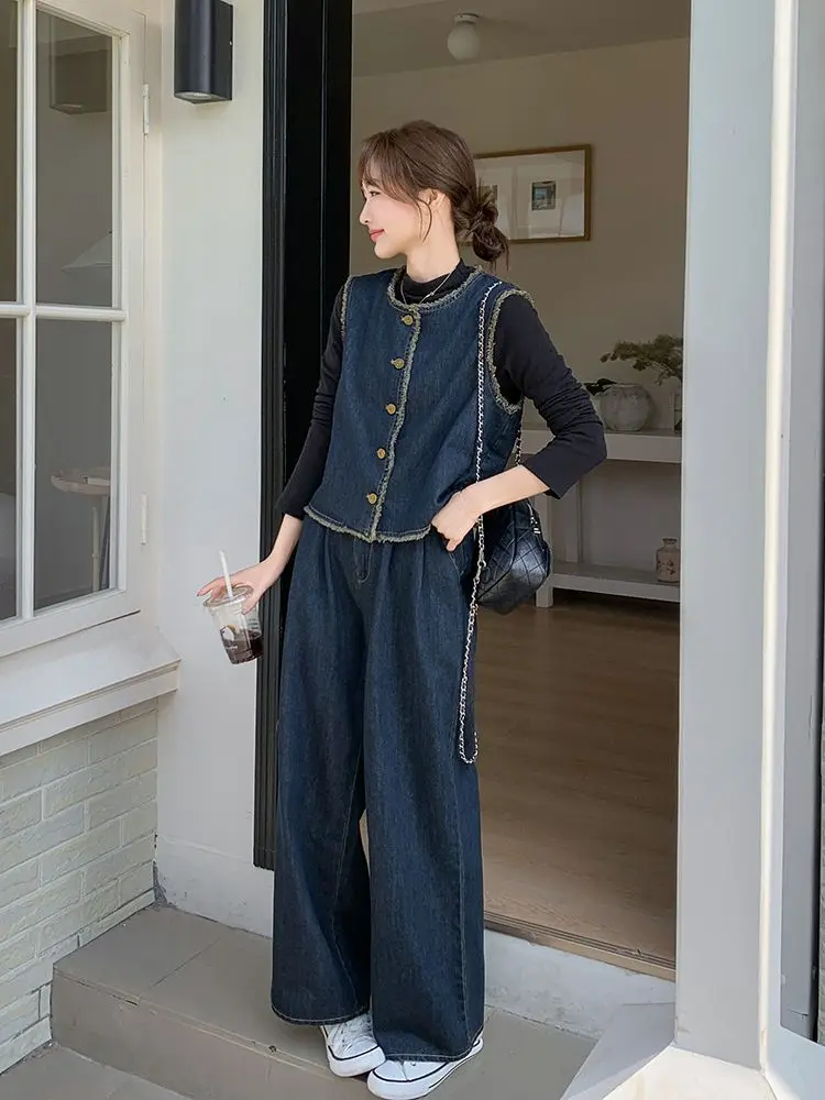 Korean Two-Piece Denim Vest Long Wide-Leg Pants Women 2025 Spring Autumn New Niche Design Small Fragrance Style Suit
Korean Two-Piece Denim Vest Long Wide-Leg Pants Women 2025 Spring Autumn New Niche Design Small Fragrance Style Suit