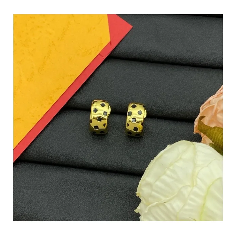 New Leopard Design Sense Earrings Women's Silver Needle Premium Sense Light Luxury Epoxy Leopard Print Earrings
New Leopard Design Sense Earrings Women's Silver Needle Premium Sense Light Luxury Epoxy Leopard Print Earrings