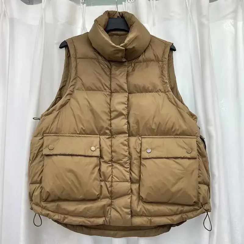 2023 new Korean version of fashion A-word down jacket vest women's loose stand-up collar warm white duck down vest jacket
2023 new Korean version of fashion A-word down jacket vest women's loose stand-up collar warm white duck down vest jacket