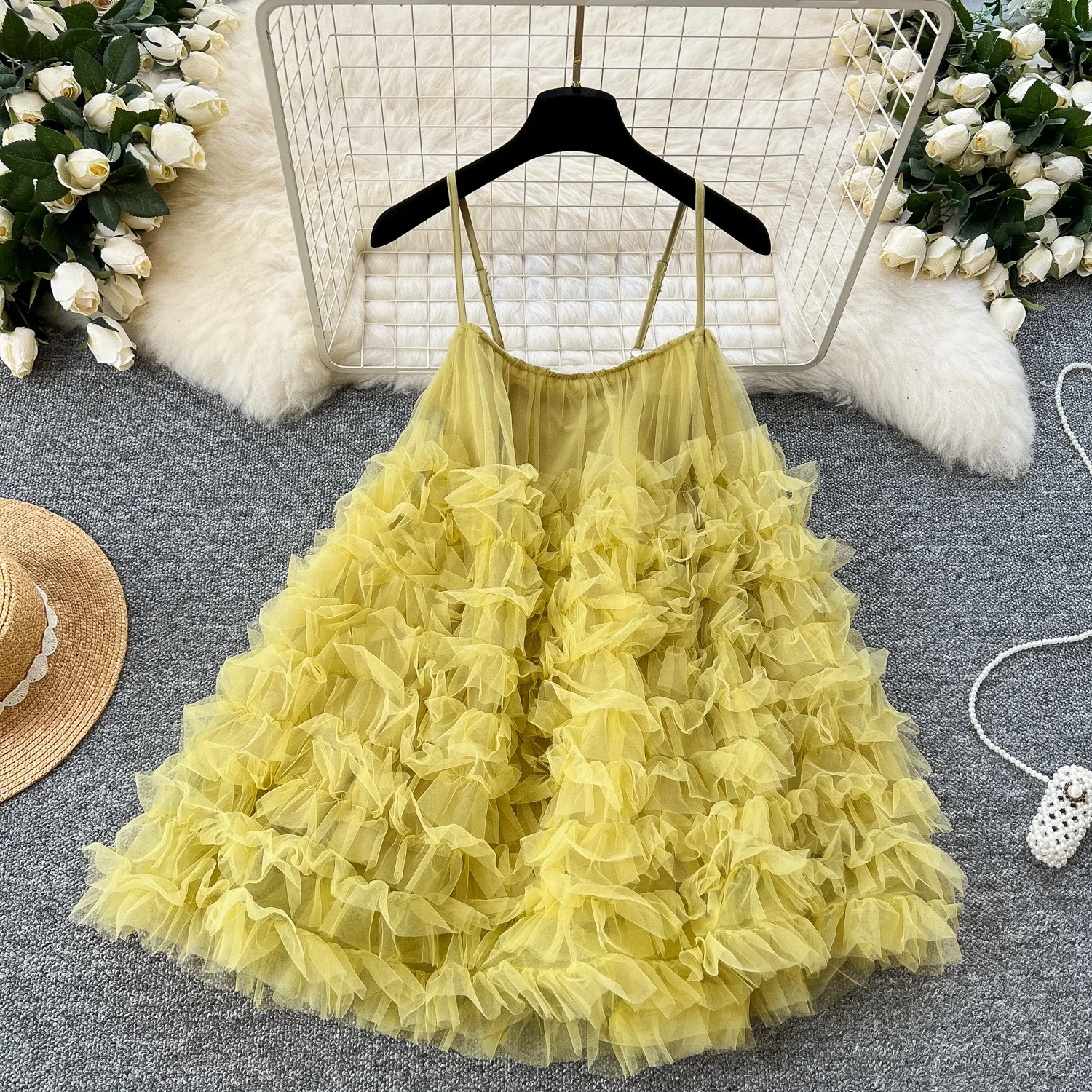 Clothland Women Elegant Ruffle Ball Gown Mesh Dress Spaghetti Straps Sleeveless Backless Mini Dresses Vestido QE006
Clothland Women Elegant Ruffle Ball Gown Mesh Dress Spaghetti Straps Sleeveless Backless Mini Dresses Vestido QE006