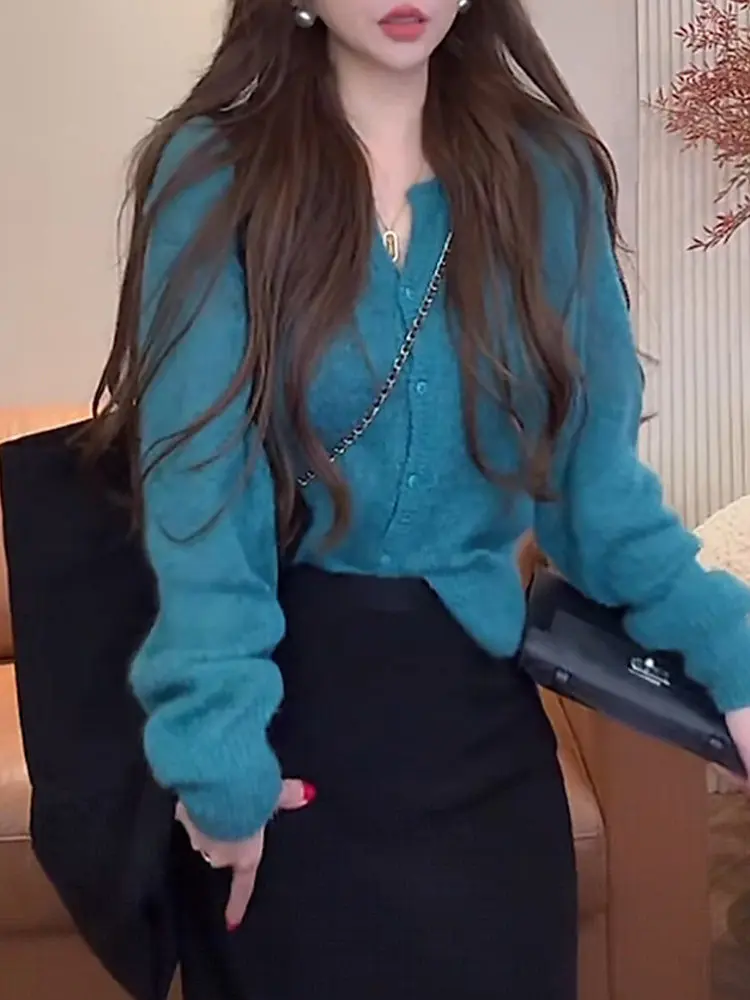 Blue Long Sve Camere Knitted Sweater Women's Cardigan Sli Slimming Top for Spring Autumn Casual Loose Fit Knitwear
Blue Long Sve Camere Knitted Sweater Women's Cardigan Sli Slimming Top for Spring Autumn Casual Loose Fit Knitwear