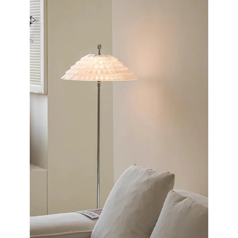 Hat living room floor lamp, minimalist living room bedroom high-end atmosphere decorative lamp 
Hat living room floor lamp, minimalist living room bedroom high-end atmosphere decorative lamp