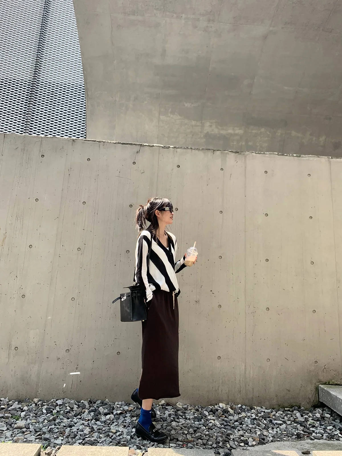 Модный комплект из полосатого трикотажа: юбка миди с высокой талией и топ, женский повседневный костюм-двойка, осенняя коллекция для взрослых
Модный комплект из полосатого трикотажа: юбка миди с высокой талией и топ, женский повседневный костюм-двойка, осенняя коллекция для взрослых