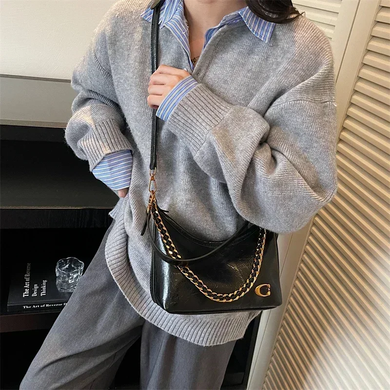 Luxurious Design Women's Crossbody Bag Elegant And Fashionable Shoulder Bag, Suitable For Both Casual And Formal Use
Luxurious Design Women's Crossbody Bag Elegant And Fashionable Shoulder Bag, Suitable For Both Casual And Formal Use