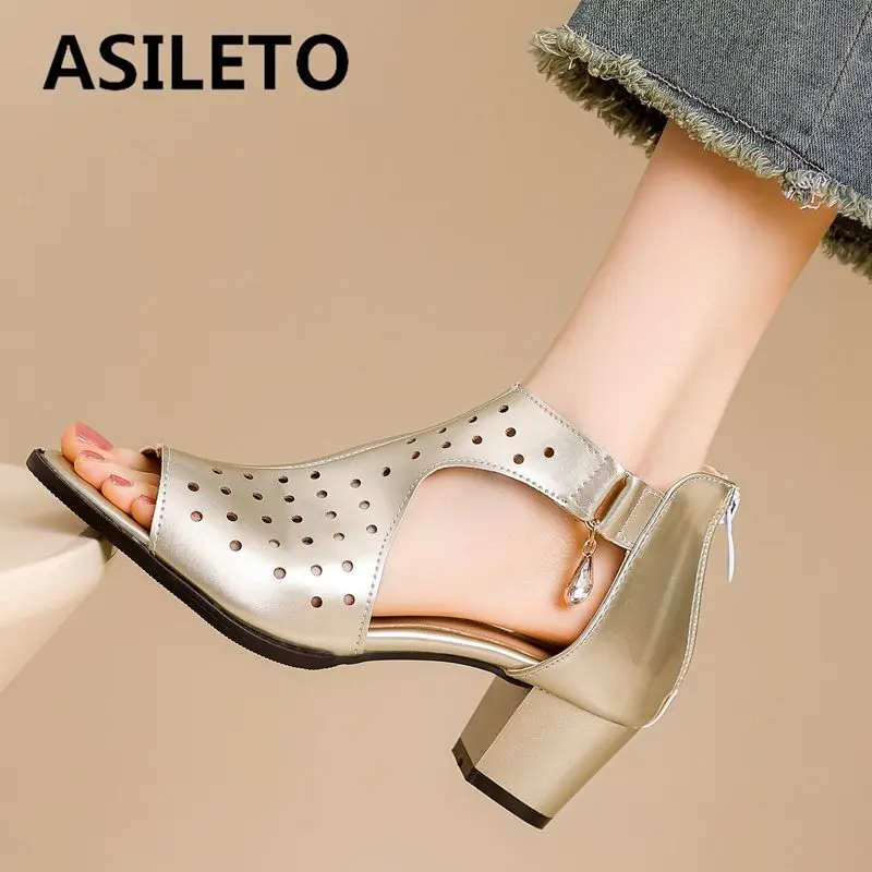 ASILETO 2025 New Design Women Sandals Peep Toe Block Heels 5cm Zipper Large Size 45 46 47 48 Fashion Dating Breathable Shoes
ASILETO 2025 New Design Women Sandals Peep Toe Block Heels 5cm Zipper Large Size 45 46 47 48 Fashion Dating Breathable Shoes