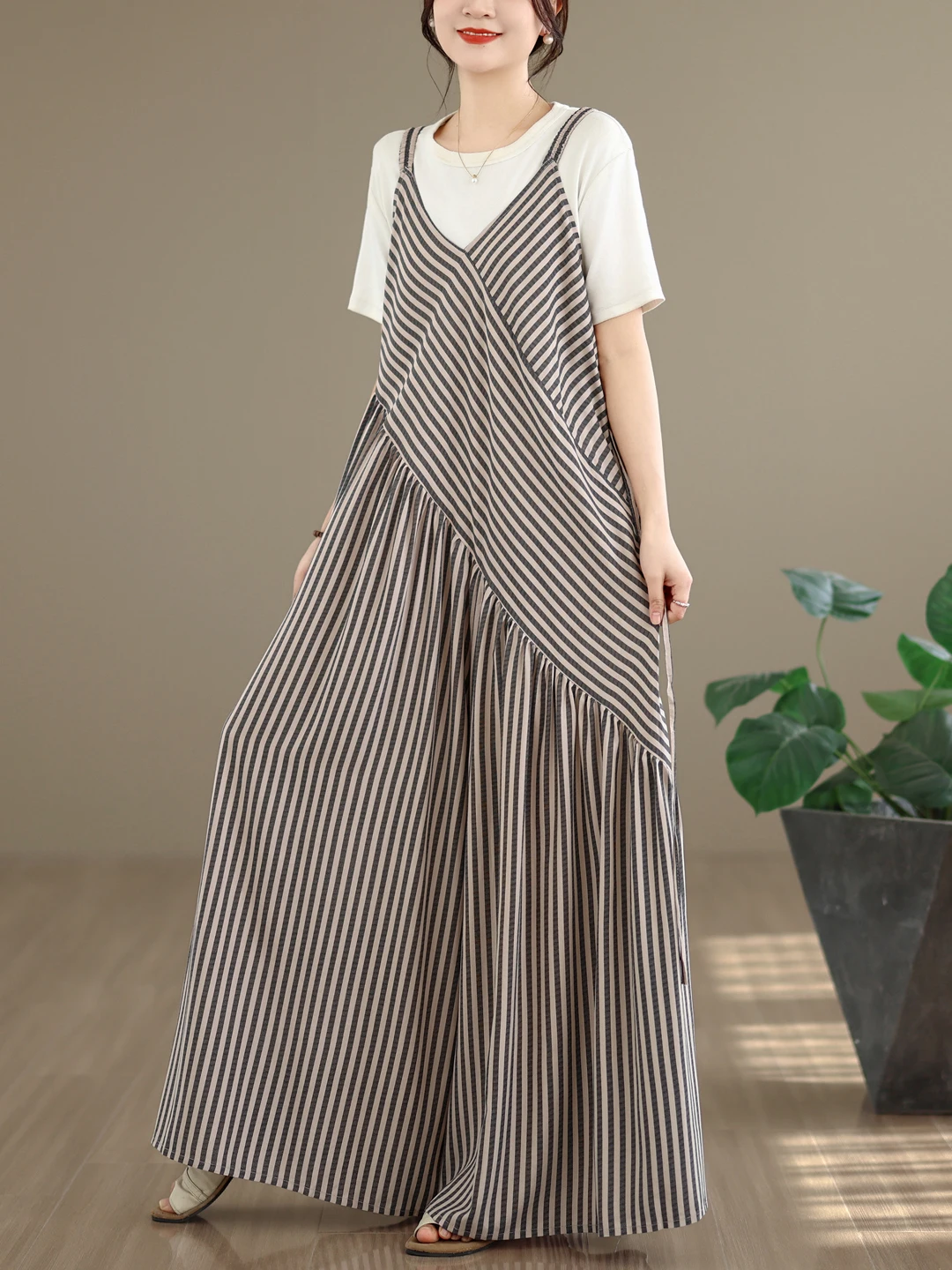 Summer 2026 Casual Loose One-Piece Pants Women's plus Size Holiday Stripe Strap Wide Leg Pants Comfortable Casual Romper
Summer 2026 Casual Loose One-Piece Pants Women's plus Size Holiday Stripe Strap Wide Leg Pants Comfortable Casual Romper