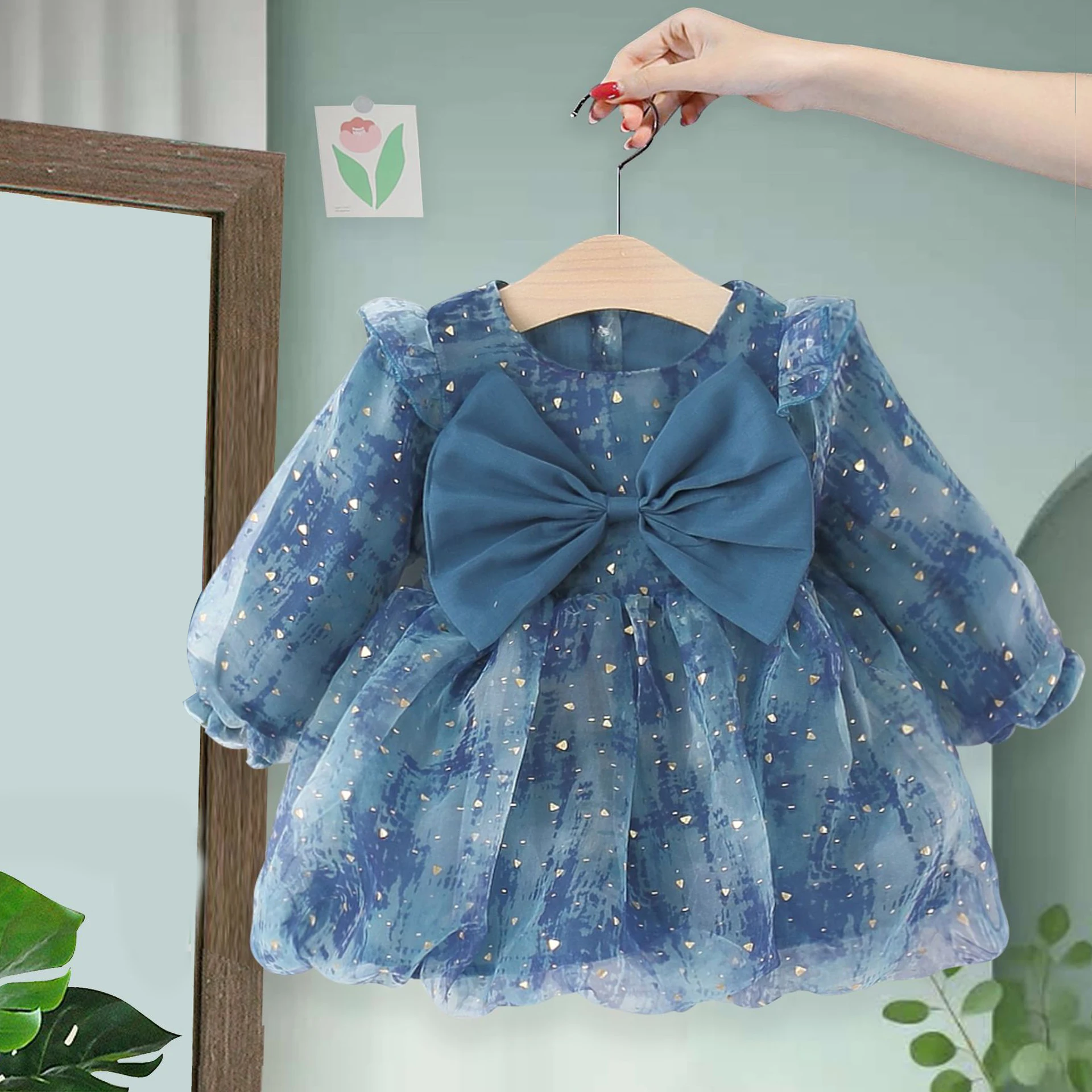 Синее платье с длинными рукавами и бантом, весенняя элегантная одежда с пышными рукавами для девочек, одежда для малышей от 1 до 2 лет, цельное летнее платье с цветочным принтом для младенцев
Синее платье с длинными рукавами и бантом, весенняя элегантная одежда с пышными рукавами для девочек, одежда для малышей от 1 до 2 лет, цельное летнее платье с цветочным принтом для младенцев