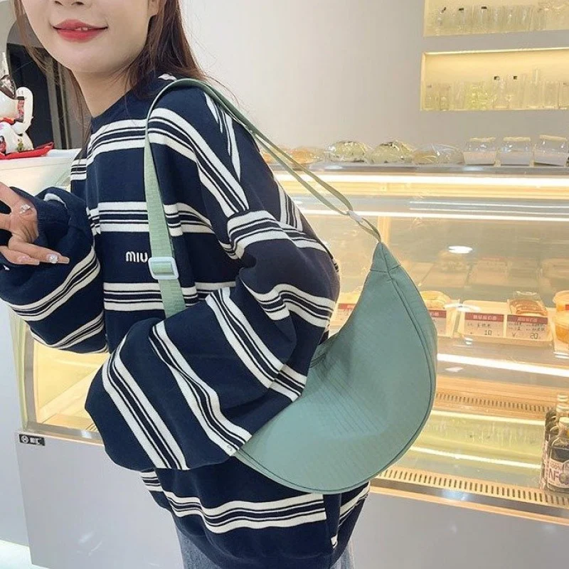 Классическая-элегантная новинка 2025 года, женская роскошная брендовая кожаная сумка-тоут, известный дизайнер, популярная, элегантная, повседневная
Классическая-элегантная новинка 2025 года, женская роскошная брендовая кожаная сумка-тоут, известный дизайнер, популярная, элегантная, повседневная 