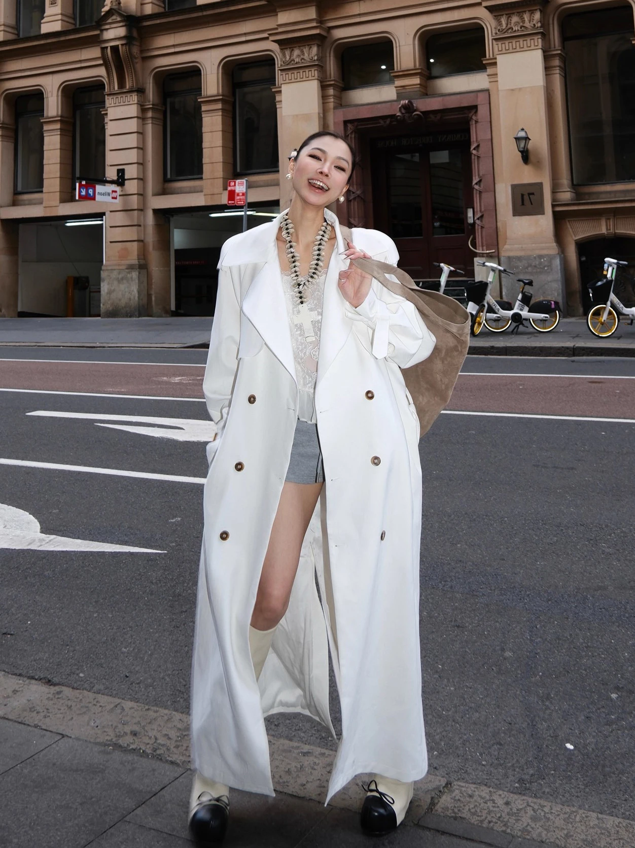 Длинное пальто Ele Briti Sle для женщин, легкое, роскошное, винтажное, уникальное, красивое, из полиэфирного волокна, для ранней весны
Длинное пальто Ele Briti Sle для женщин, легкое, роскошное, винтажное, уникальное, красивое, из полиэфирного волокна, для ранней весны